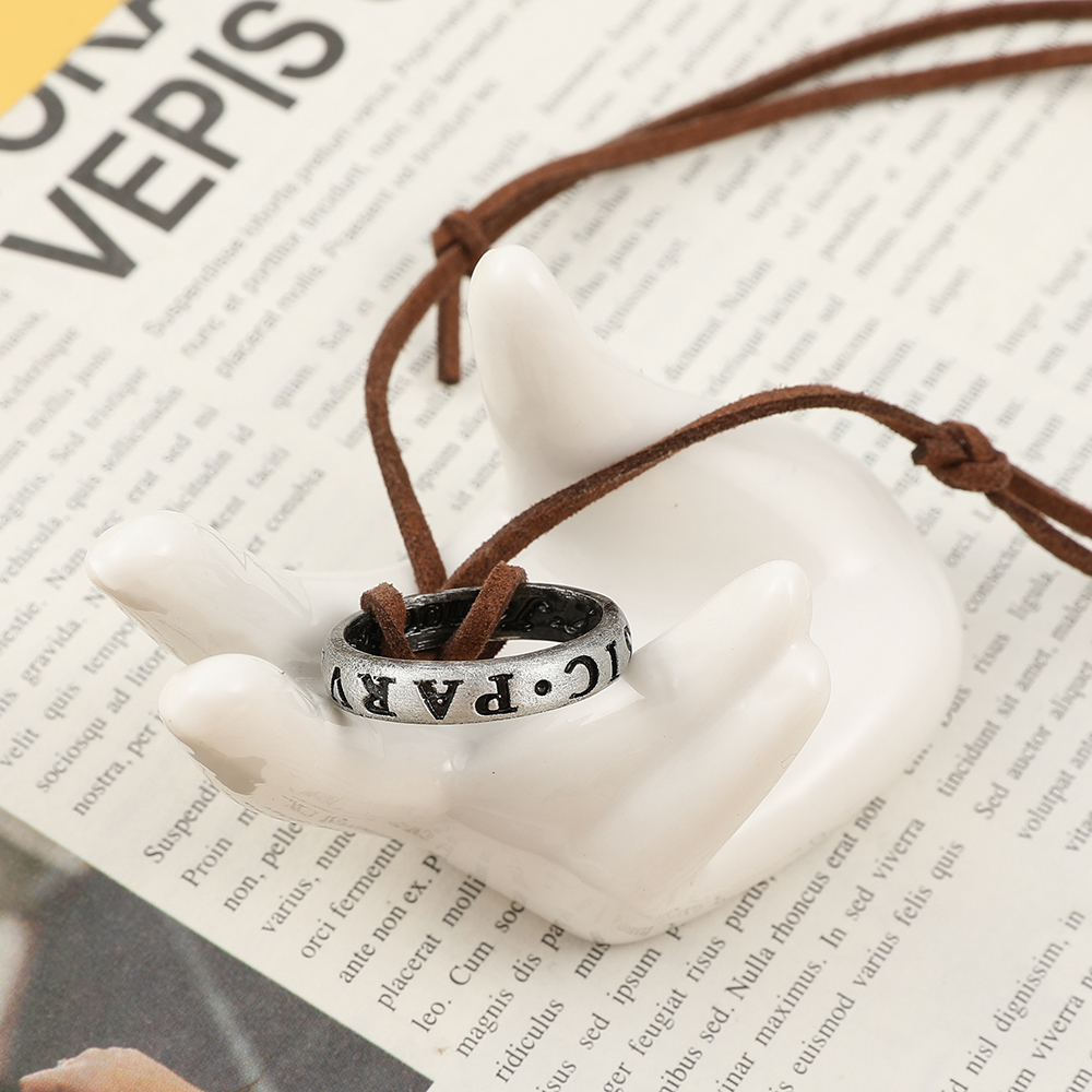 Game Anime Leather Chain Ring  - Vintage Collector 评论和价格